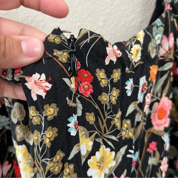 LOFT Women's Floral Romper One Piece Black with Multicolor Flowers Size 18 - Picture 4 of 5